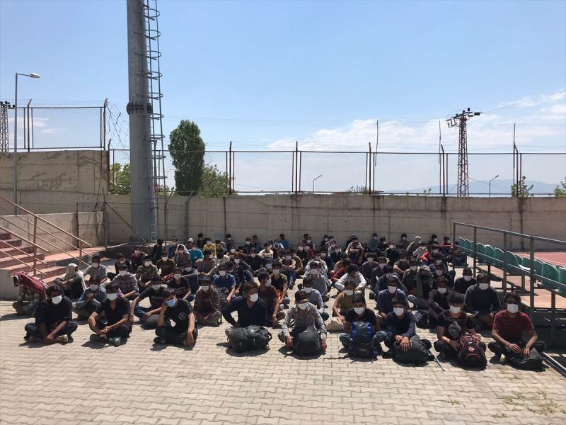 Van'da 113 Afganistan uyruklu göçmen yakalandı