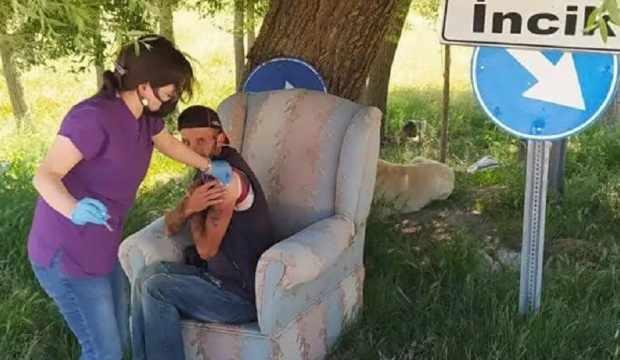 Köyde aşısını olmayan tek kişiye aşı yapıldı