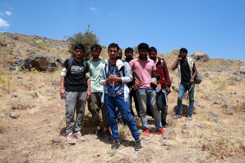 İran askerleri mültecileri döverek Türkiye sınırına bıraktı