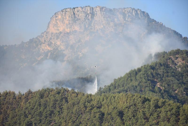 Adana'daki yangınlar da hrnüz kontrol altına alınamadı, ekipler havadan ve yerden müdahale başladı.