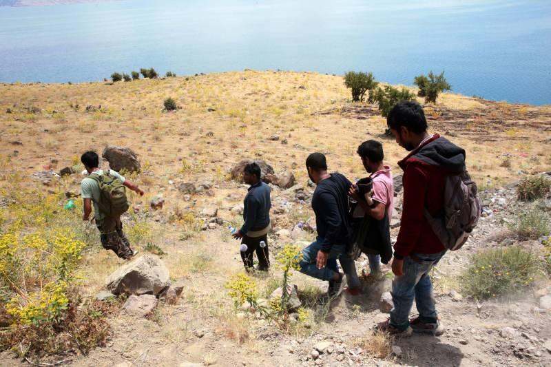 İran askerleri mültecileri döverek Türkiye sınırına bıraktı