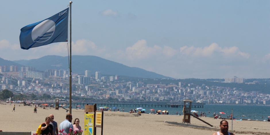 Karadeniz plajlarının yalnızca 21 tanesinde mavi bayrak kaldı