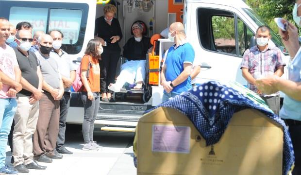 Yürekler yandı! Kızının toprağa verilişini ambulanstan izledi