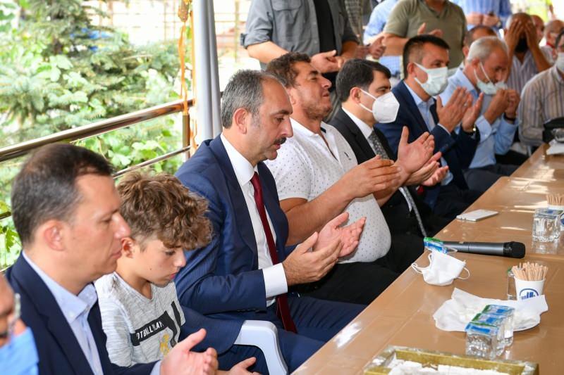 Bakan Gül, Emirhan Yalçın'ın ailesine taziye ziyareti!