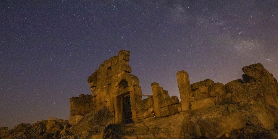 Tarihi kalede Perseid meteor yağmuru izlendi