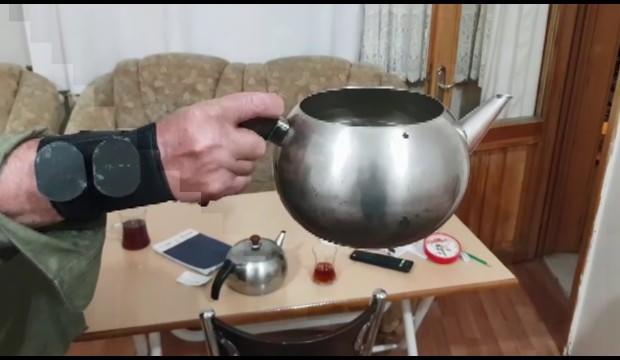 2 genç parkinson hastaları için titremeyi engelleyen bileklik icat etti