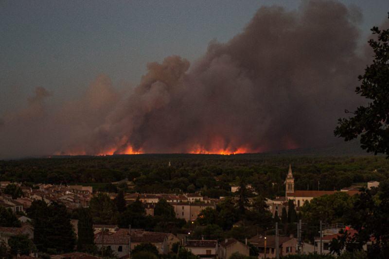 Fransa'nın güneyindeki orman yangını halen kontrol altına alınamadı