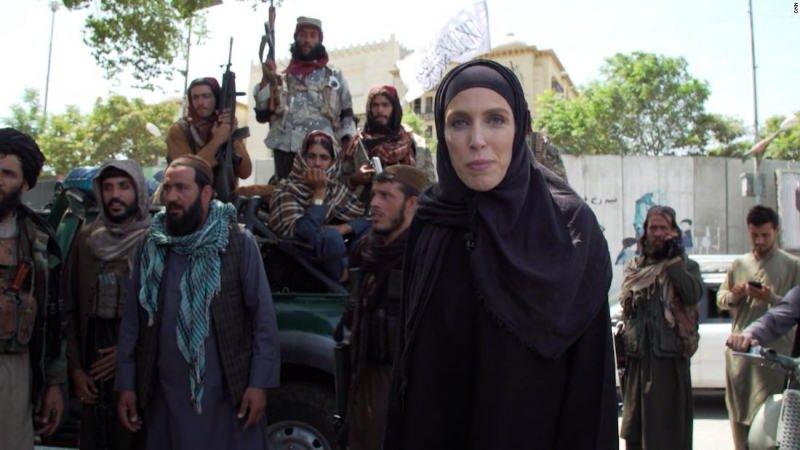 CNN International muhabiri Clarissa Ward ve Taliban askerleri
