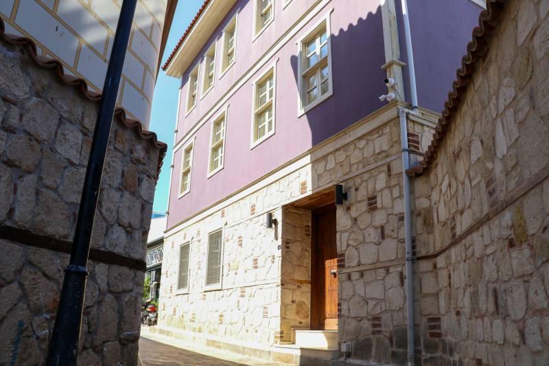 ZJjNW_1629629545_0789 Antalya Kaleiçi’nin tarihe tanıklık eden kapıları