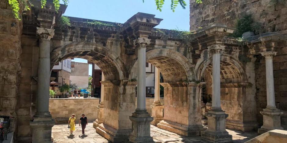  Antalya Kaleiçi’nin tarihe tanıklık eden kapıları