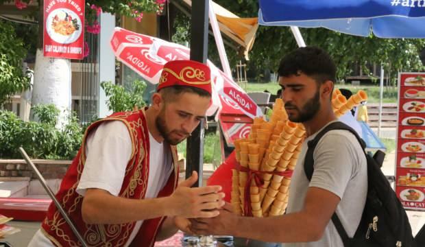 Kardeşini bulmak için Kahramanmaraş'tan Antalya'ya geldi, sokakta kalıyor