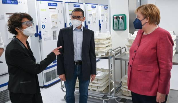 Merkel'den BioNTech'in üretim tesisine ziyaret