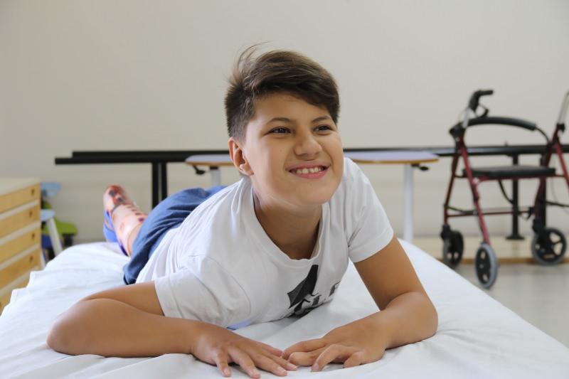 Özbekistanlı 11 yaşındaki serebral palsi hastası çocuğun yüzü Eskişehir'de güldü