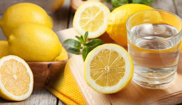 yemekten once limonlu su icmenin faydalari nelerdir limon suyu zayiflatir mi saglik haberleri
