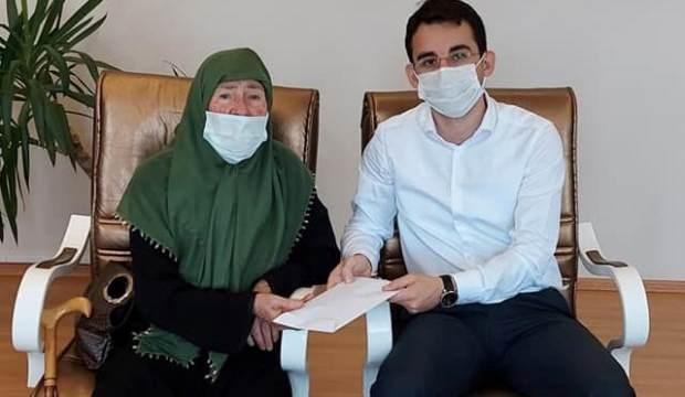 Düzce'de yaşlı teyze yıllardır biriktirdiği parasını afetzedelere bağışladı
