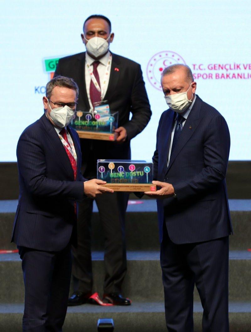 Cumhurbaşkanı Erdoğan’dan Başakşehir’e ödül