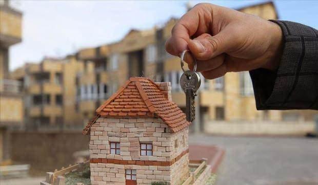 Eskiden ev sahipleri dairelerine iyi bakılması, gürültü yaşanmaması gibi sebeplerden bekara ev kiralamak istemezdi. Bekarların önünde büyük engel olan bu durum şimdi daha geniş kitleleri kapsar hale geldi. Günümüzde artık ev sahipleri dairelerini kiraya vermek için kurumsal şirkette çalışma şartını arıyor.