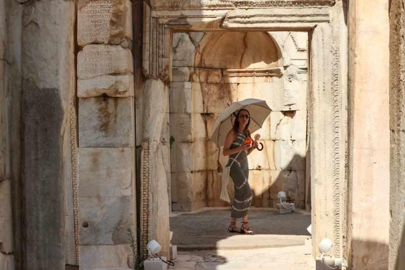 rwBSr_1629967153_3618 Efes Antik Kenti'nde ziyaretçi sayısı iki katına çıktı