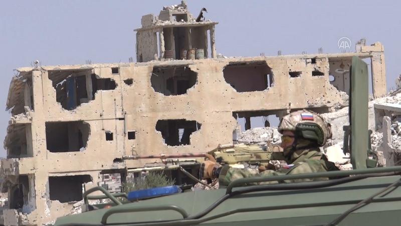 Rus askerleri, Dera'da Esed rejiminin kuşattığı mahalleye girdi