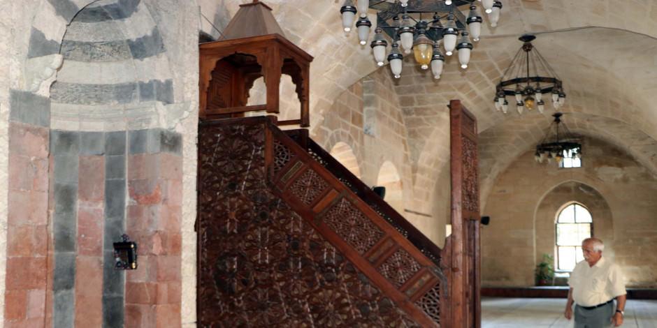 7 asırlık tarihi camide şaşırtan mimari
