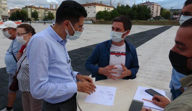 Samsun'da bir doktor aşı karşıtı vatandaşı resim çizerek ikna etti
