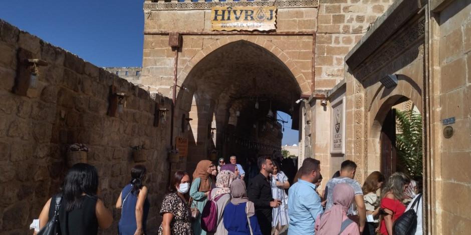 Tarihi Midyat konuk evine turist akını