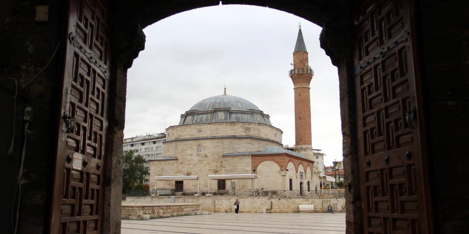 5 asırlık Osmanlı camisinin eşsiz mimarisi göz kamaştırıyor