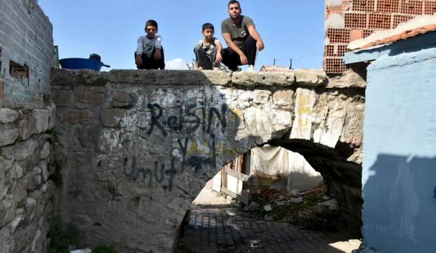 Edirne’nin kayıp köprüsü, evlerin arasında kaderine terk edildi