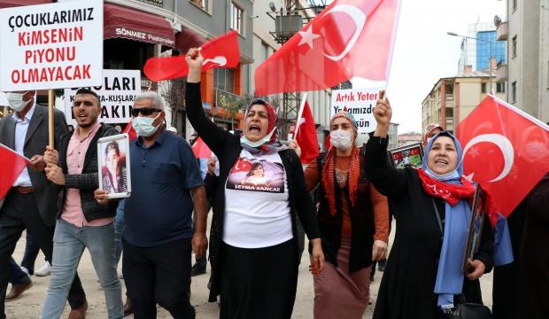 Evlat nöbetindeki ailelerin sesini bastırmaya çalışan HDP’ye sloganlı yanıt!