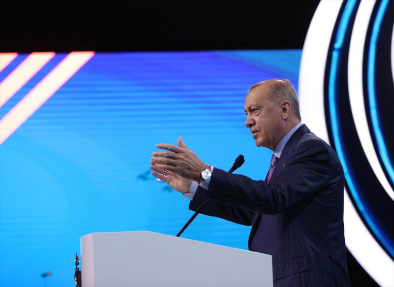 Türkiye Cumhurbaşkanı Recep Tayyip Erdoğan, Atatürk Havalimanında düzenlenen 12. Ulaştırma ve Haberleşme Şurası'na katılarak konuşma yaptı.