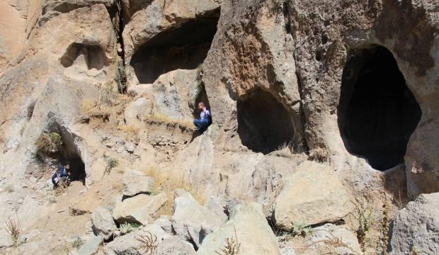 Bingöl’de heyecanlandıran keşif! 7 odalı kaya kilisesi keşfedildi   