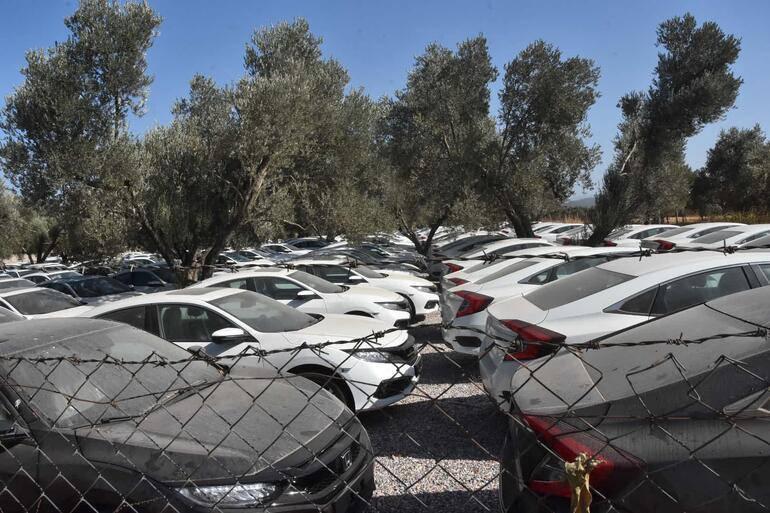 İzmir'de Özel Tüketim Vergisi (ÖTV) indirimi sonrası bayilerde araç kalmadığını öne süren satıcıların, yüzlerce otomobili boş arazilerde stokladığı ileri sürülmüştü. Yaklaşık 600'e yakın aracı park halinde görenler fırsatçılık yapıldığını öne sürerken, iddiaların odağındaki firma yetkilisi ise, 'stokçuluk' yapmadıklarını ve arazideki araçları kiraladıklarını savunmuştu.