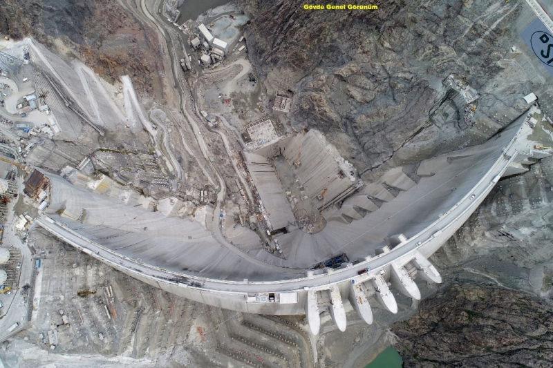 Artvin'de, Çoruh Nehri üzerine yapılan Yusufeli Barajı, 275 metre gövde yüksekliğiyle Türkiye’nin en yüksek barajı olacak. 
