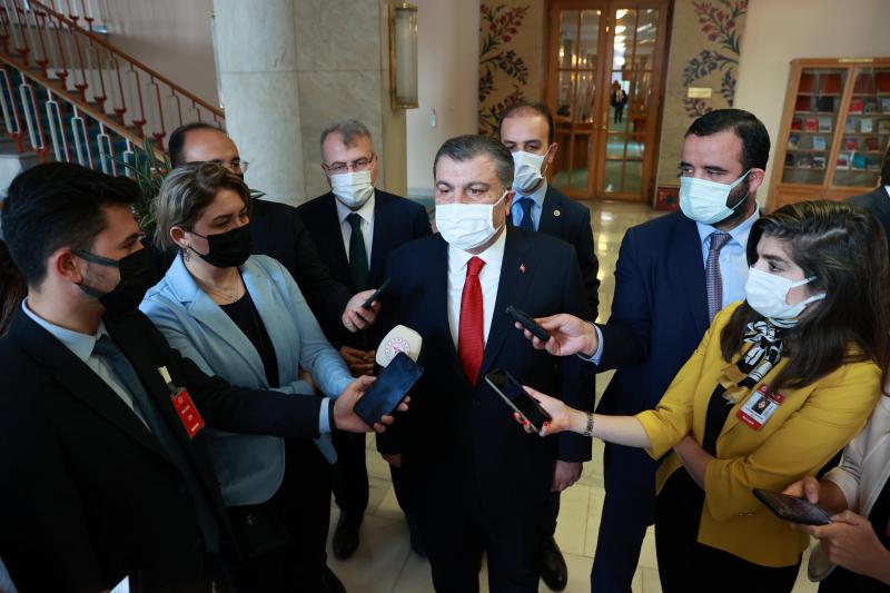 Sağlık Bakanı Dr. Fahrettin Koca, Meclis’te Parlamento muhabirlerinin sorularını yanıtladı.