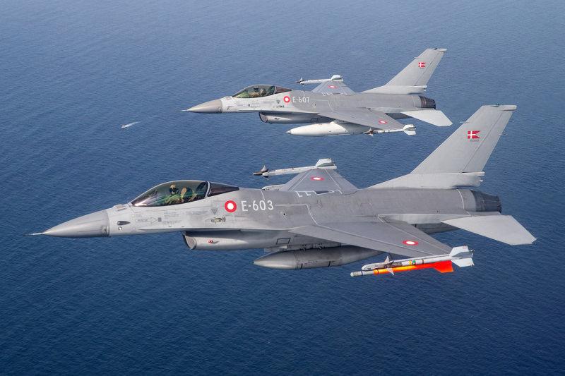 Danimarka Hava Kuvvetlerine ait F-16 savaş uçakları