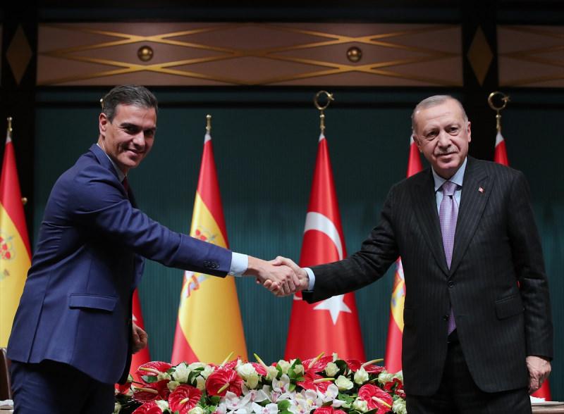 Türkiye Cumhurbaşkanı Recep Tayyip Erdoğan ve İspanya Başbakanı Pedro Sanchez huzurunda iki ülke arasında 6 anlaşmaya imza atıldı.