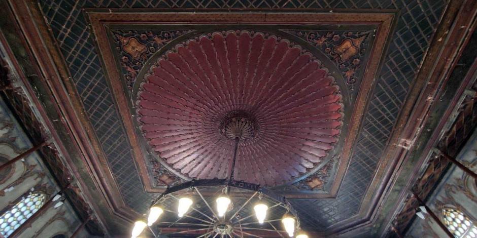 2 asırlık tarihi cami süslemeleriyle göz kamaştırıyor