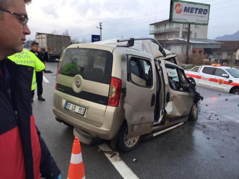 Son dakika: Burdur-Antalya Karayolu'nda feci kaza: 4 kişi hayatını kaybetti