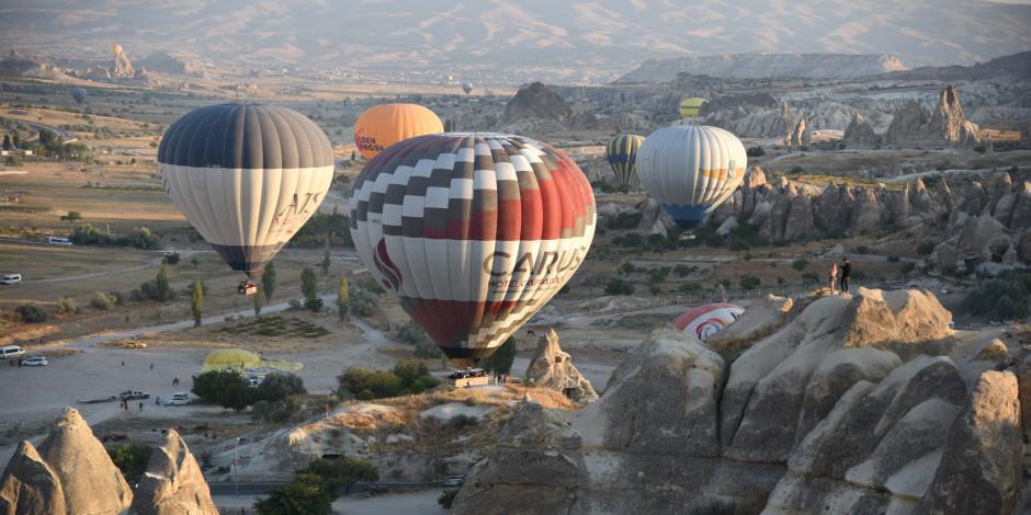 Kapadokya'da balon turlarına yoğun ilgi