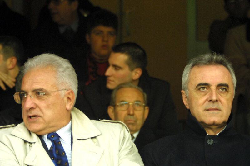 21 Nisan 2002'de oynanan Galatasaray - Ankaragücü maçında Cemal Aydın ve Galatasaray Başkanı Özhan Canaydın yan yana...