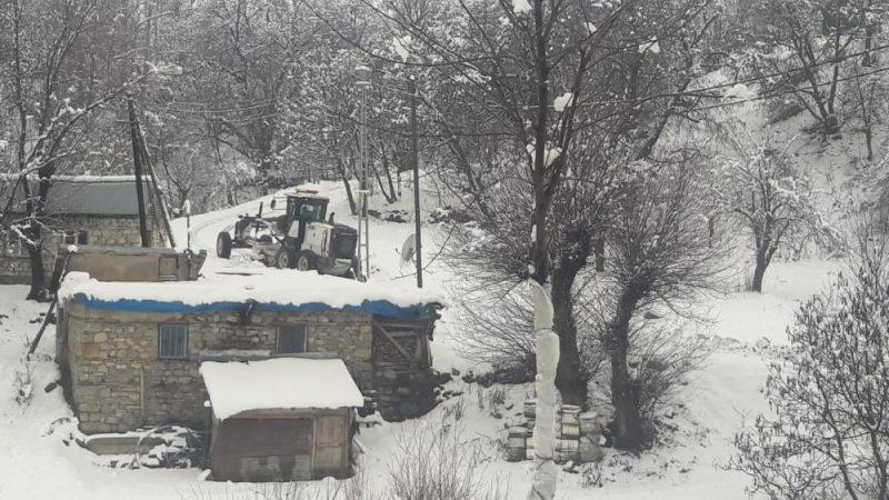 Tunceli'de etkili olan kar yağışı nedeniyle Pülümür, Ovacık, Nazımiye ve Hozat ilçelerindeki bazı köy yolları kapanmıştı. İl Özel İdaresine bağlı ekipler kapanan köy yollarını ulaşıma açmak için çalışmalarını sürdürüyor.