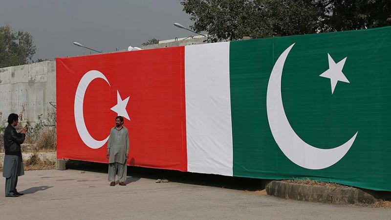 Dış Ekonomik İlişkiler Kurulu (DEİK) Türkiye-Pakistan İş Konseyi Başkanı Ahmet Cengiz Özdemir, Pakistan-Türkiye İş ve Yatırım Forumu’nda ticaret hacmi için ilk etapta 1 milyar dolar, 2023 yılında ise 5 milyar dolar hedef ortaya konduğunu belirtti.
