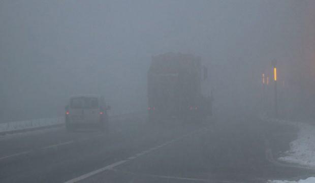Bolu Dağı’nda kar yağışı ve sis, ekipler aralıksız çalışıyor!   
