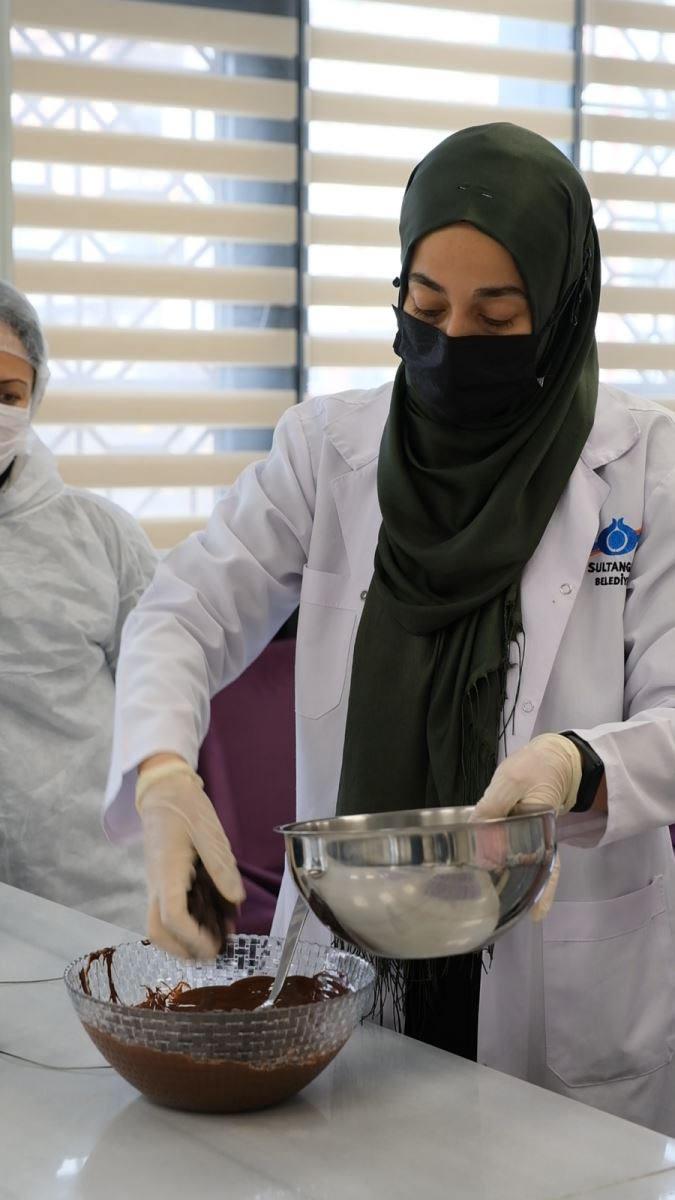 nByQ4 1639577469 8806