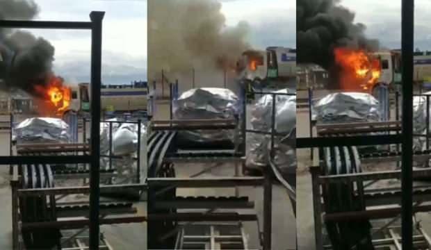 Bursa Demirtaş Sanayi Bölgesinde bir kamyon alev alev yandı