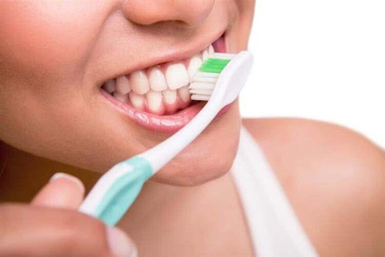 diş ağrısı için diş fırçalama