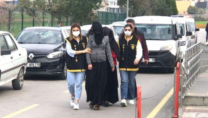 Adana'da hırsız eltiler polis operasyonuyla gözaltına alındı.
