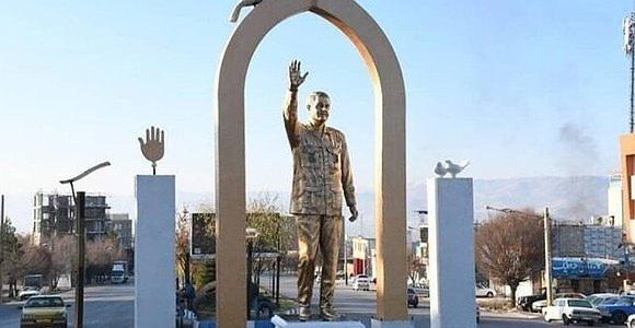 İran’da Kasım Süleymani’nin heykeli ateşe verildi