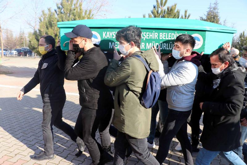 Kayseri'de öğrencileri taşıyan midibüs devrildi, 2 kişi öldü, 20 kişi yaralandı.