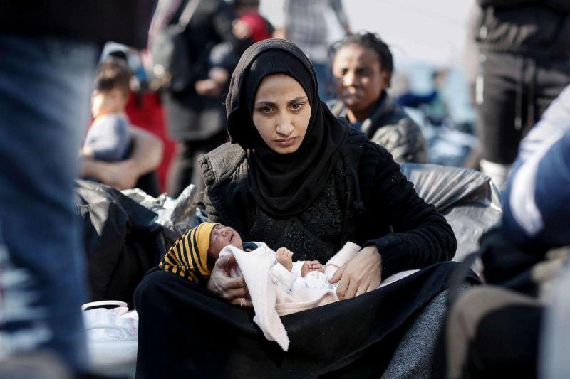 Filistinli bir anne, yeni doğan çocuğuyla